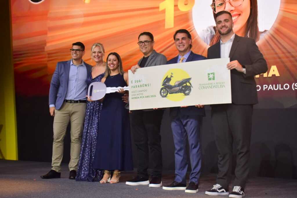 Premiado da categoria Franqueados – Lojas Maduras - Grupo 1: Jarlene Melo e Clistenes Silva, da CVC Piriri (PI)
