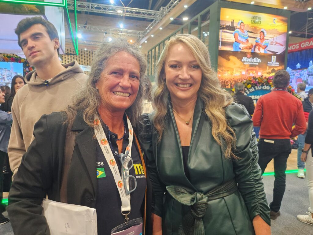 Mari Masgrau, do M&E, com Paula Cortés, presidente da ANATO