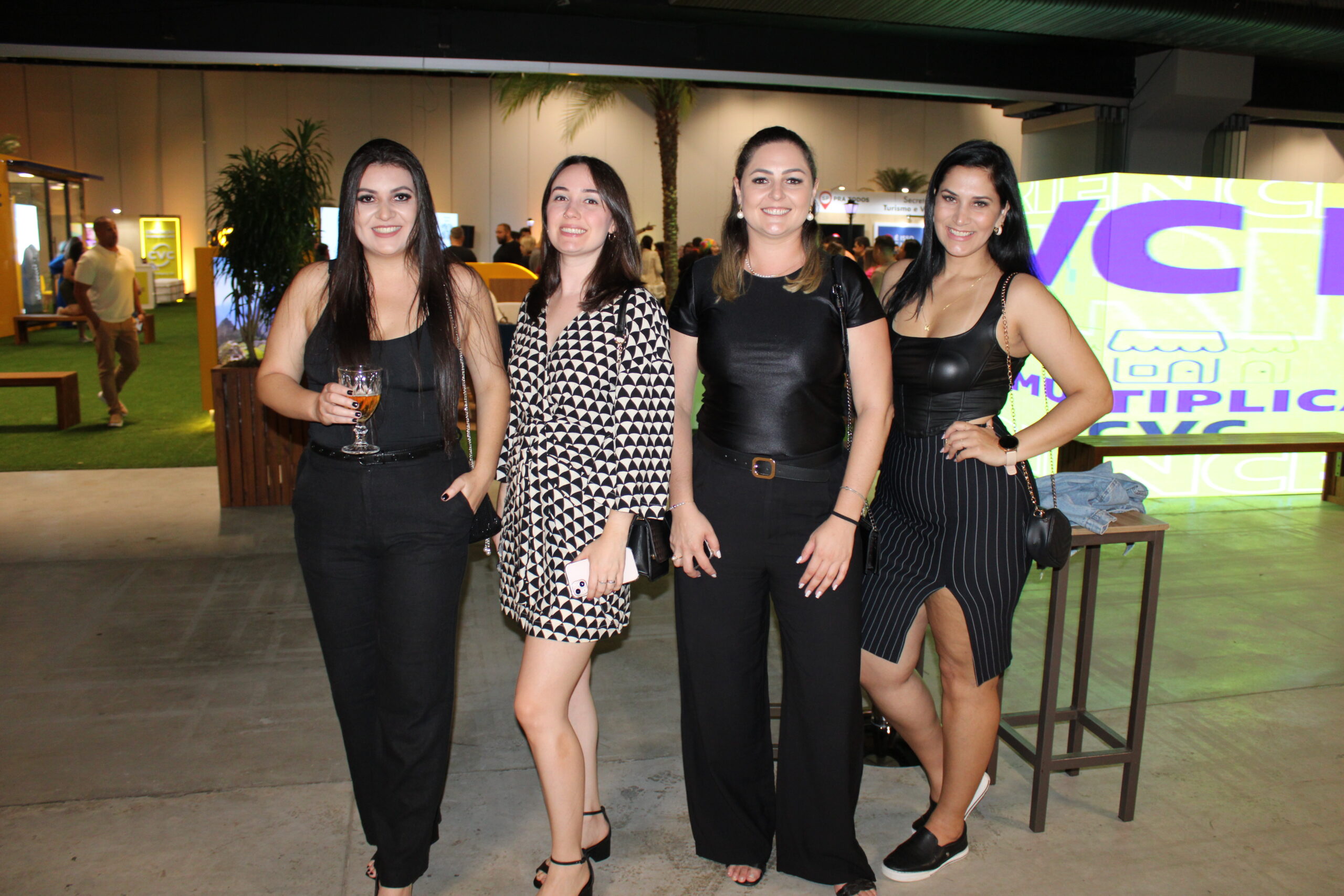 Natália Zupa, Carla Ferreira, Bruna Zupa, e Marlene Claro