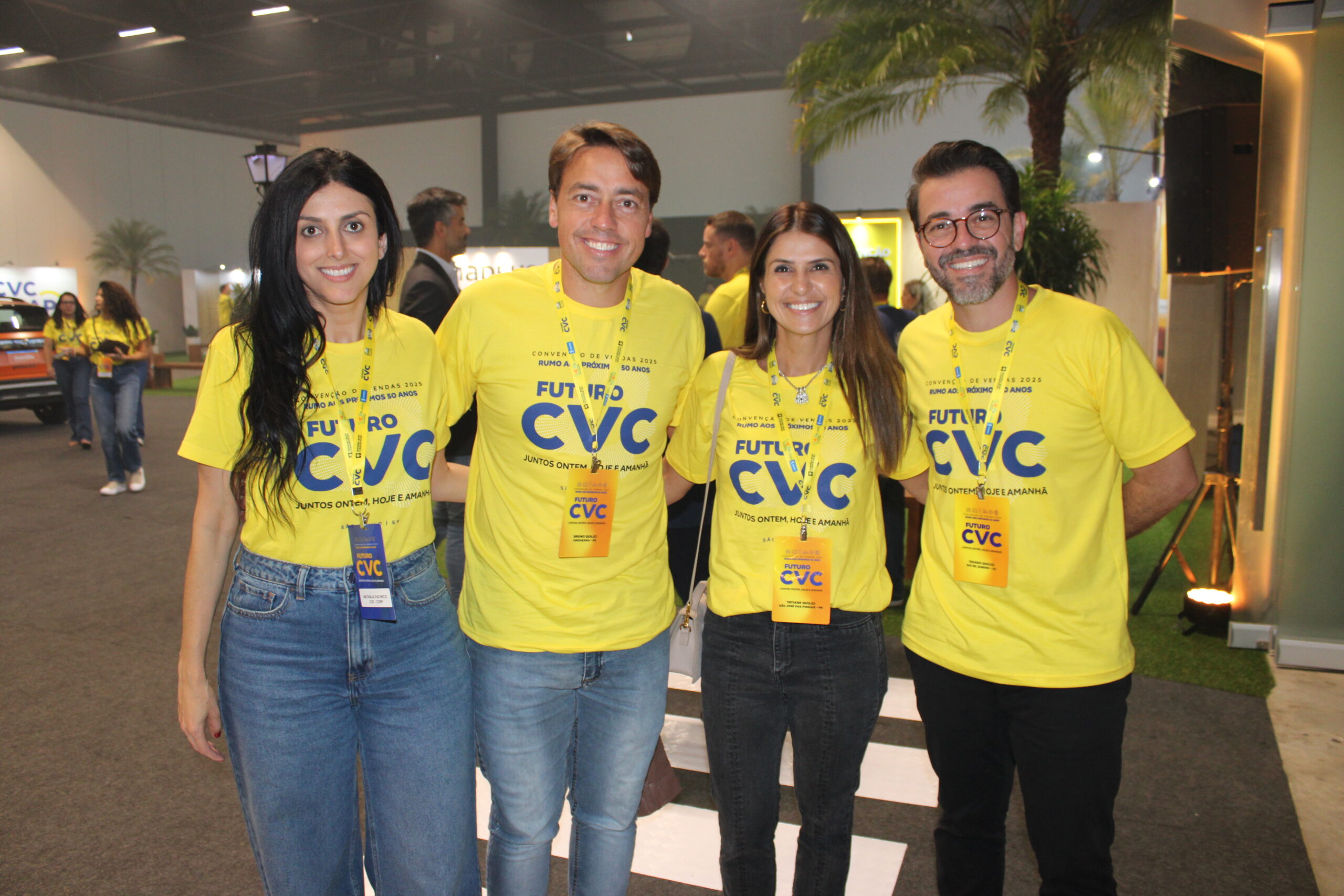 Nathalia Pacheco, da CVC Corp, com Bruno, Tatiane e Thiago Quilici Nathalia Pacheco, da CVC Corp, com Bruno, Tatiane e Thiago Quilici
