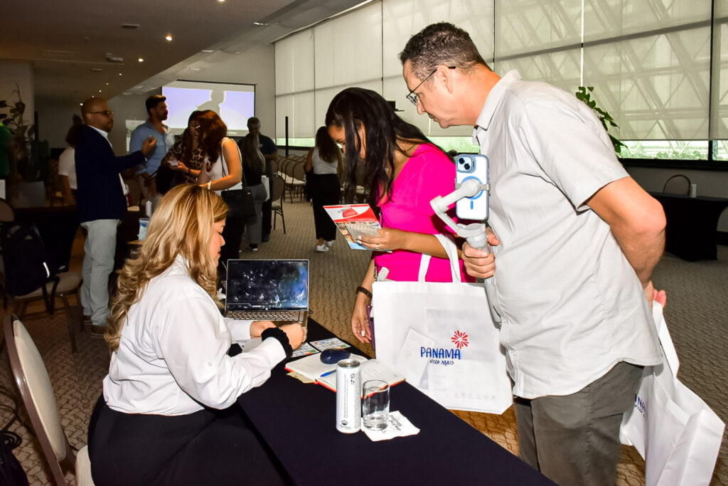 O workshop também ofereceu uma oportunidade de networking O workshop também ofereceu uma oportunidade de networking