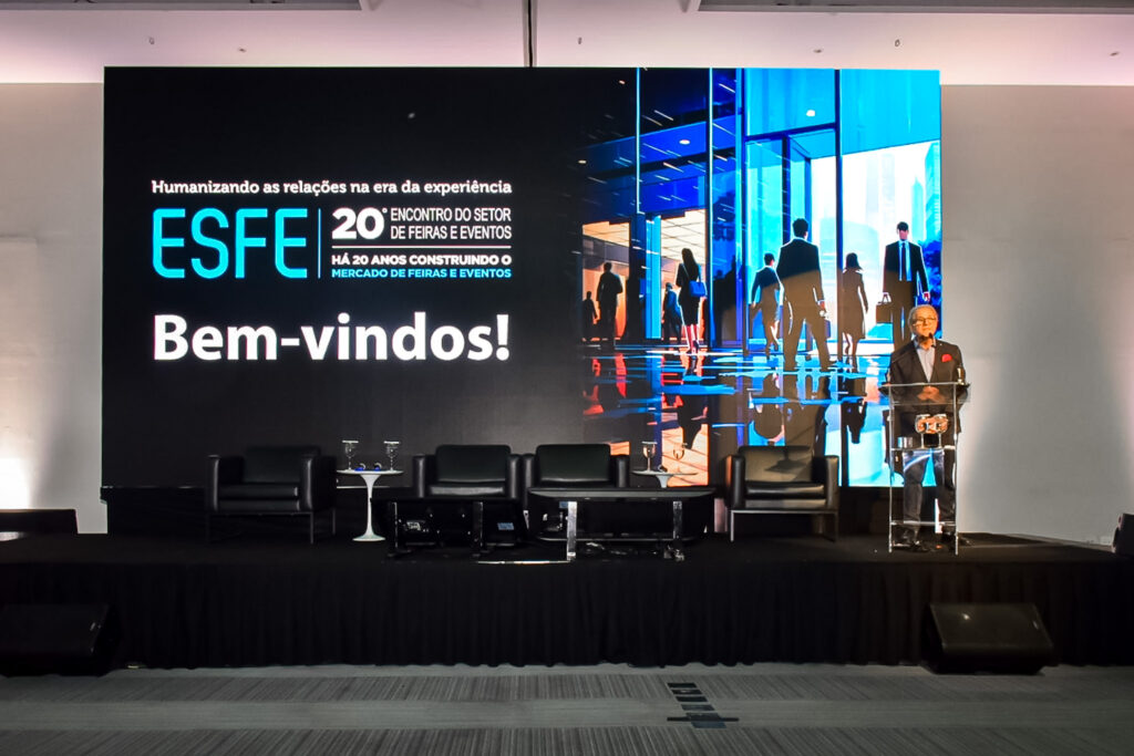 Otavio Neto, fundador do Esfe  na abertura do evento em São Paulo