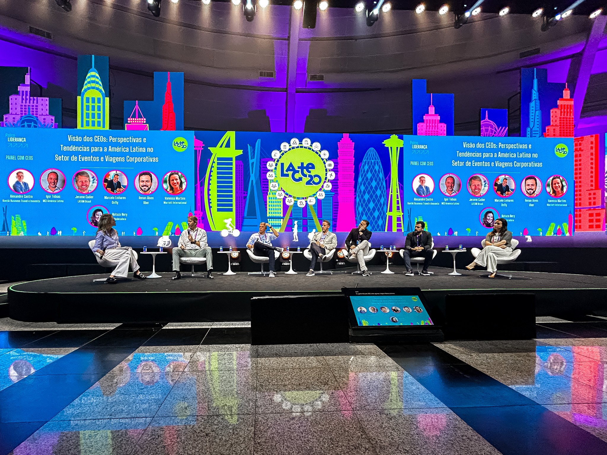 Painel com CEOs de grandes empresas do Turismo Painel com CEOs de grandes empresas do Turismo