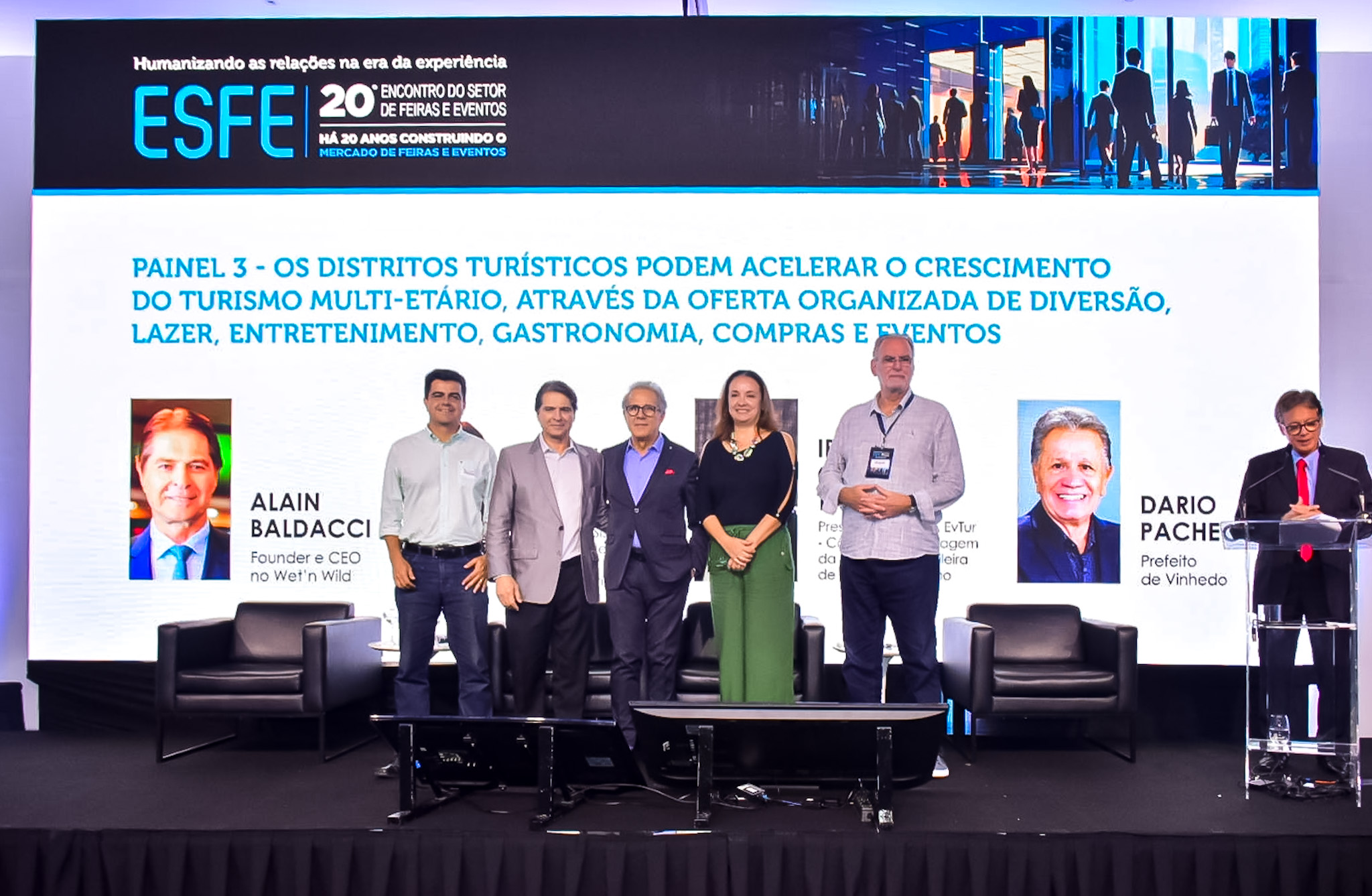 Painel com especialistas do setor de parques e atrações