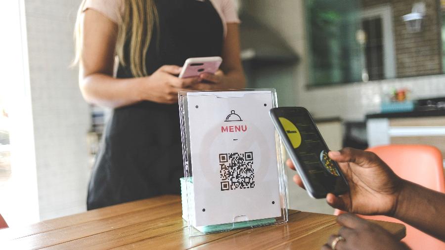 Tecnologia é forte aliada do setores de hospedagem e alimentação 1 A digitalização desses setores é fundamental para oferecer uma experiência mais moderna e alinhada com as expectativas dos consumidores, além de favorecer negócios, destaca FBHA (Divulgação/FBHA/Getty Images)