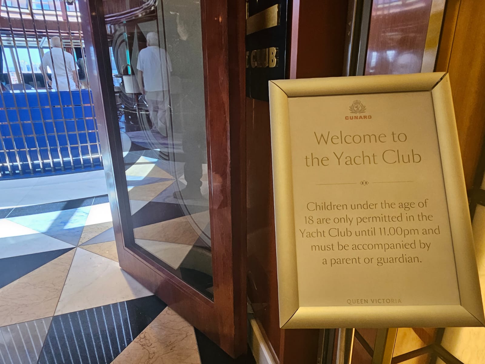 Há ainda uma área exclusiva para hóspedes que desejam uma experiência elevada Há ainda uma área exclusiva para hóspedes que desejam uma experiência elevada