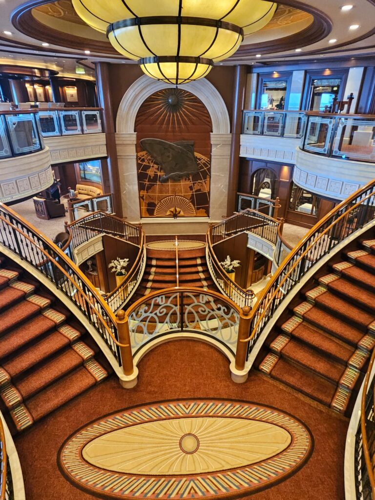 A companhia Cunard Line mantém viva a tradição dos cruzeiros de luxo