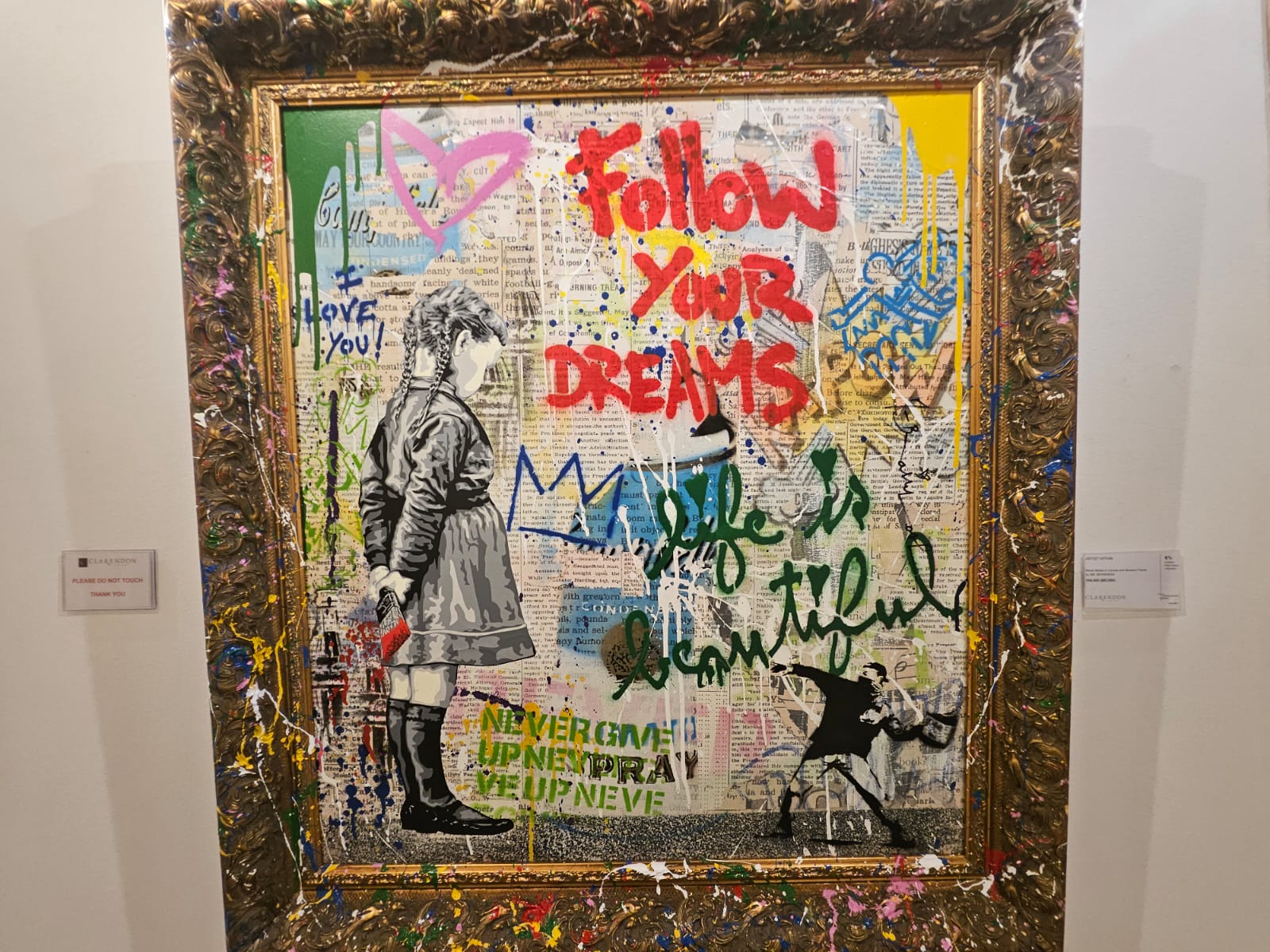 Galeria de arte conta com várias obras à venda Galeria de arte conta com várias obras à venda