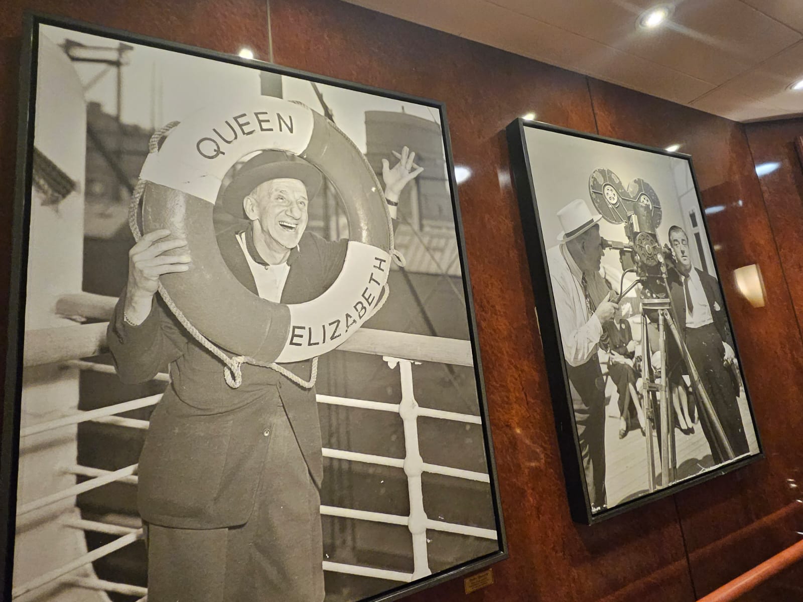 O Queen Victoria e o Queen Elizabeth são navios gêmeos O Queen Victoria e o Queen Elizabeth são navios gêmeos