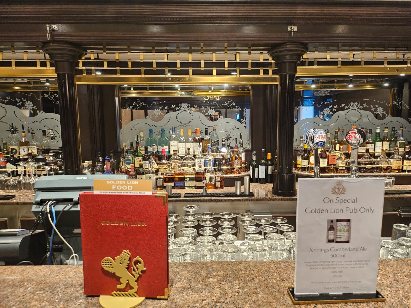 Interior do bar Golden Lion Interior do bar Golden Lion