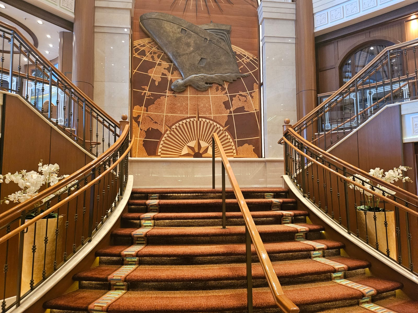 O Queen Victoria entrou em operação em 2007, trazendo elegância e tradição aos mares O Queen Victoria entrou em operação em 2007, trazendo elegância e tradição aos mares