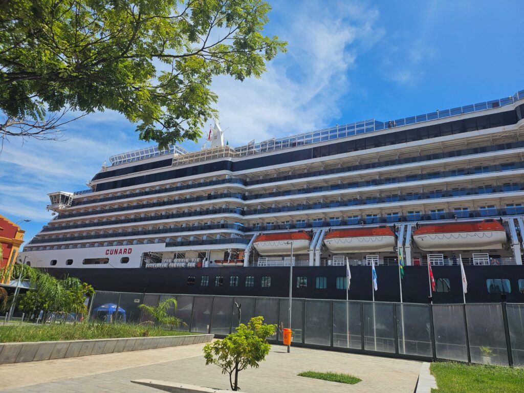 Construído pelo estaleiro Fincantieri, o Queen Victoria segue o design da Classe Vista