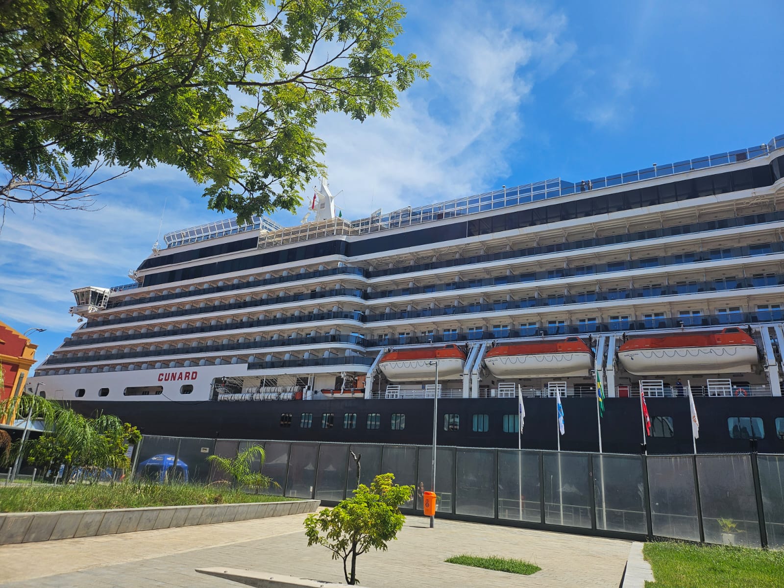 Construído pelo estaleiro Fincantieri, o Queen Victoria segue o design da Classe Vista
