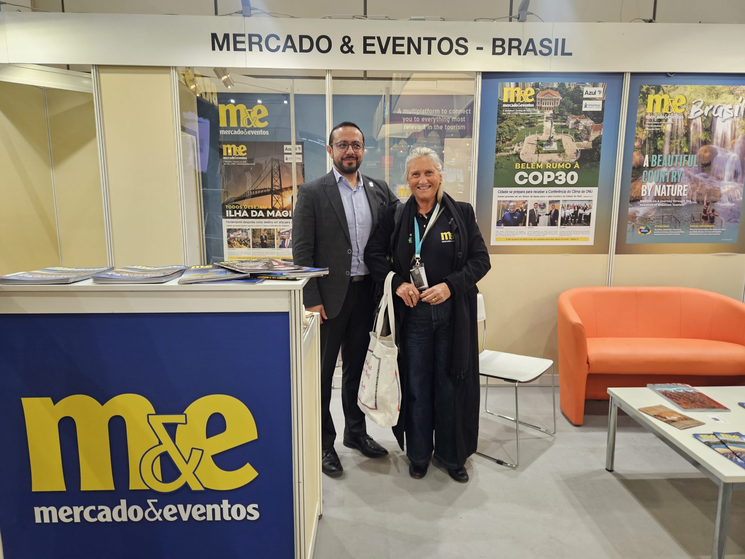Santiago Granda, secretário de Turismo do Equador, e Rosa Masgrau, vice-presidente do M&E