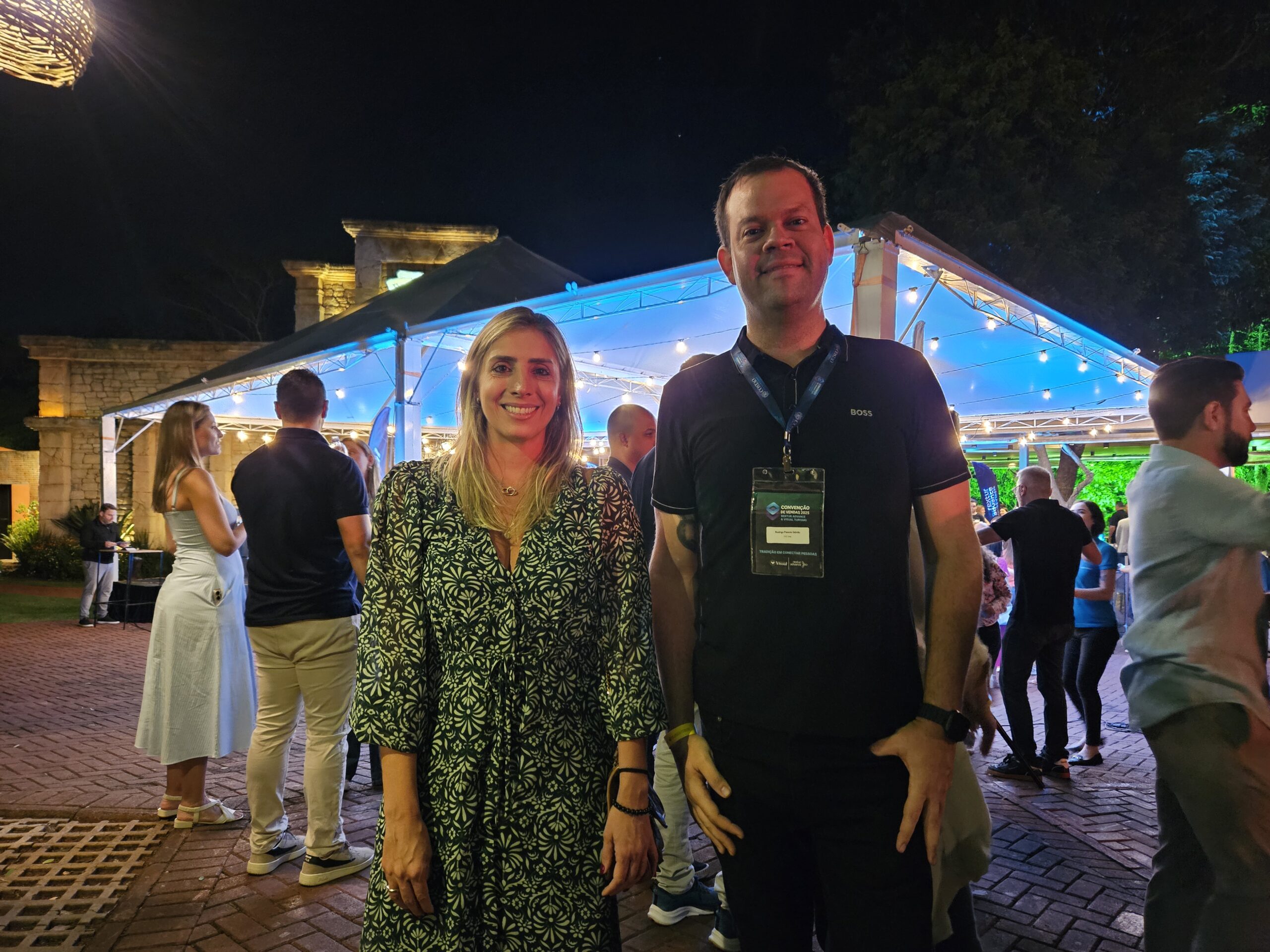 Paula Rorato, diretora de produtos internacionais da CVC Corp, e Rodrigo Galvão, diretor de produtos nacionais da CVC Corp