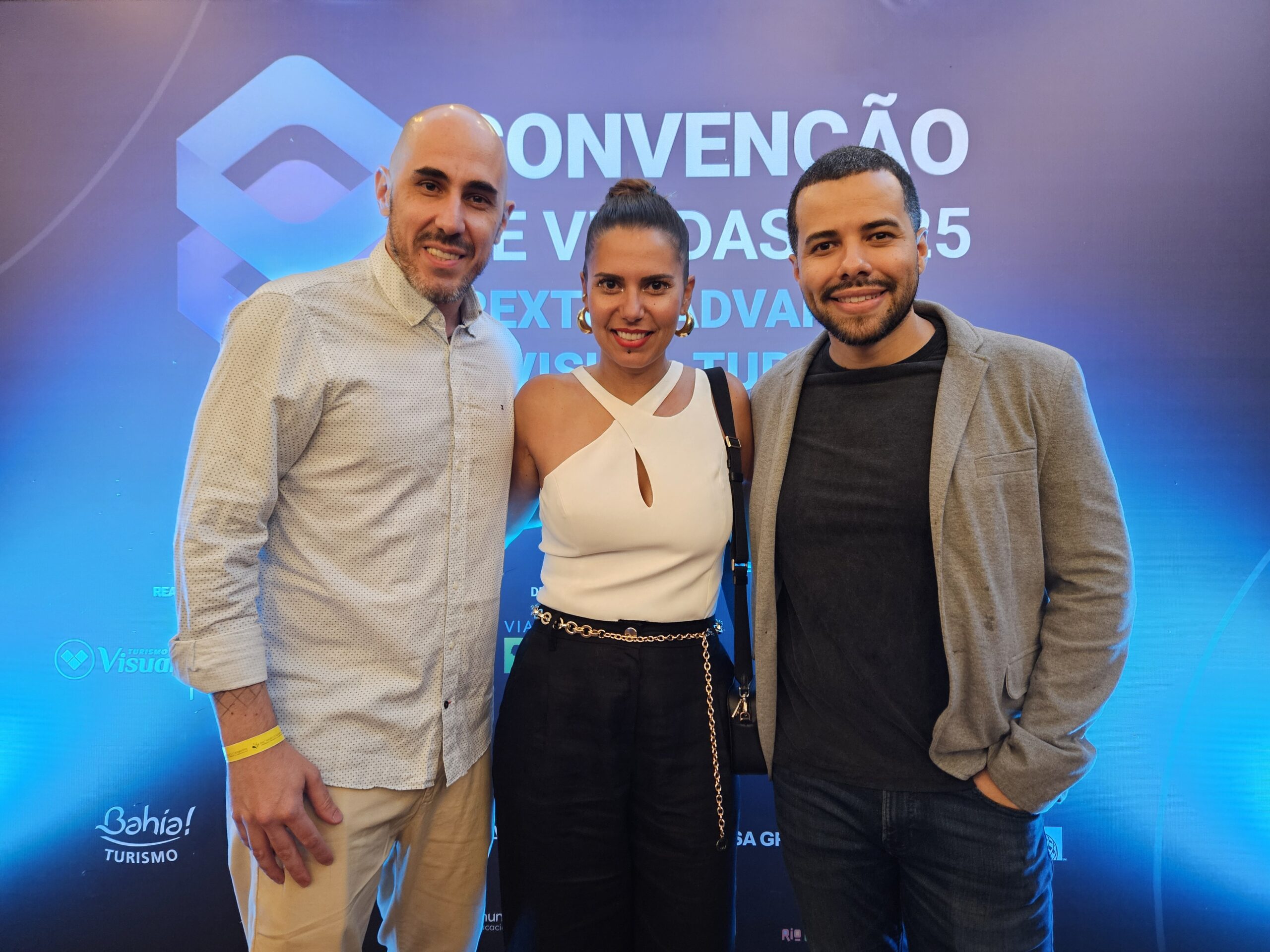 Jonathan Wommer, coordenador de trade marketing da CVC Corp, Fernanda Paranhos, gerente de planejamento da CVC Corp, e Marcelo Machado, gerente executivo de planejamento e estratégia da CVC Corp