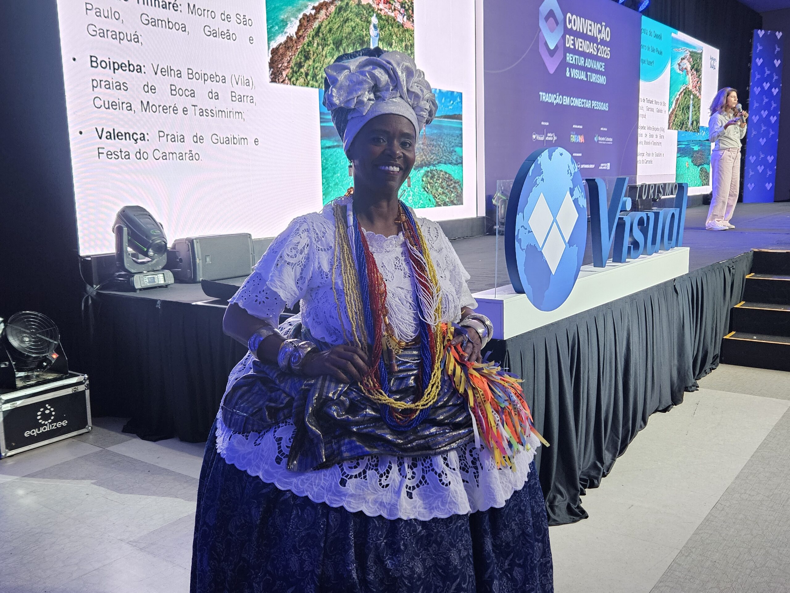 Marly Trintade durante apresentação sobre a Bahia