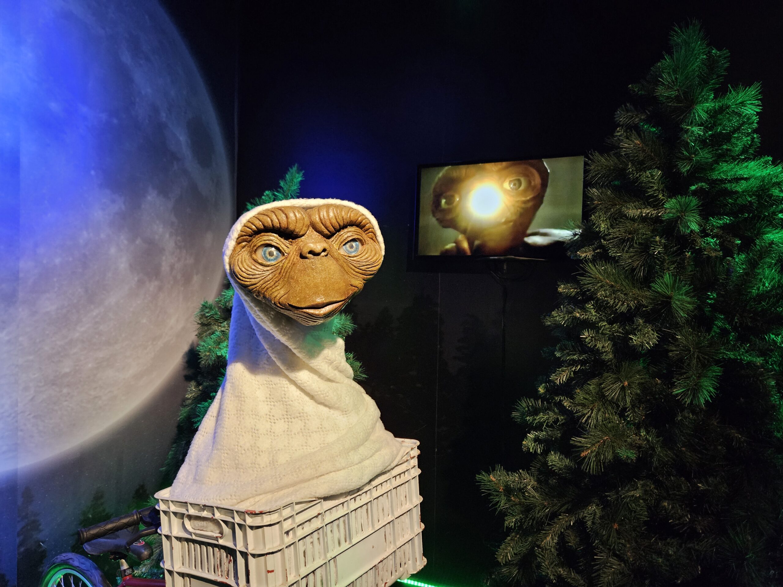E.T E.T