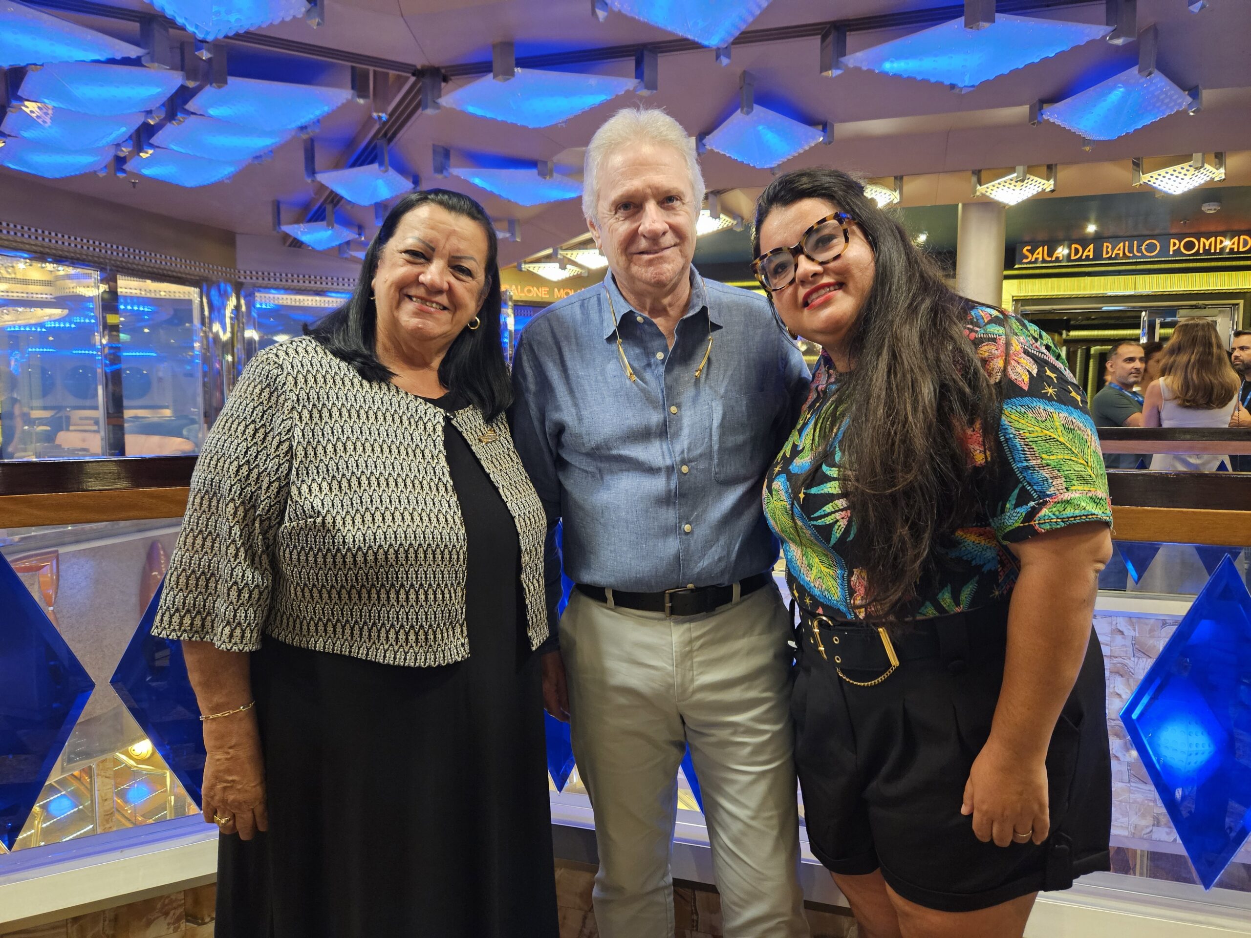 René Herman, da Costa Cruzeiros, entre Vera Maluf e Paula Maluf, da Ponta Verde Turismo René Herman, da Costa Cruzeiros, entre Vera Maluf e Paula Maluf, da Ponta Verde Turismo