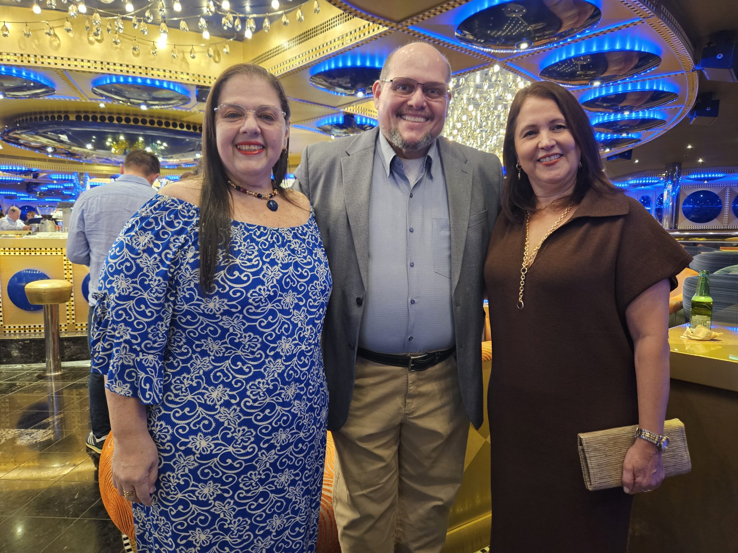 Daniele Karbage e Ricardo Pereira, da Central Marítima Operadora Fortaleza, e Elisa Gonzalez, da Costa Cruzeiros Daniele Karbage e Ricardo Pereira, da Central Marítima Operadora Fortaleza, e Elisa Gonzalez, da Costa Cruzeiros