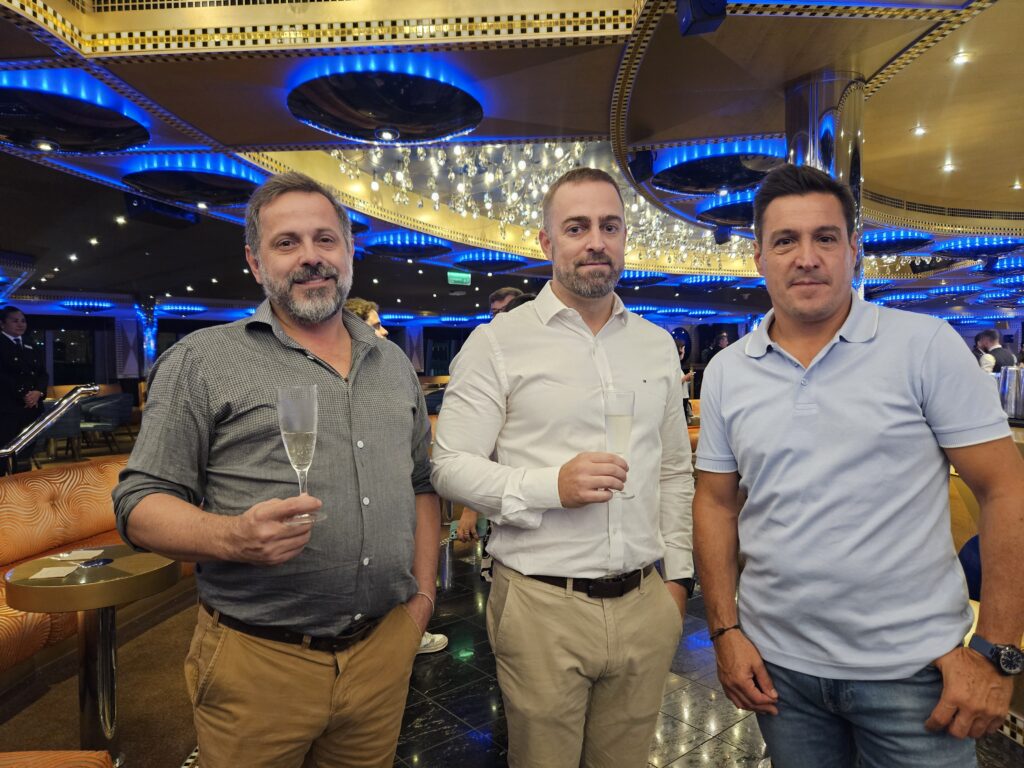 Tristan Bentancourt e Alejandro Quiros da Costa Cruzeiros, e Federico Maccio, da GIT Tristan Bentancourt e Alejandro Quiros da Costa Cruzeiros, e Federico Maccio, da GIT