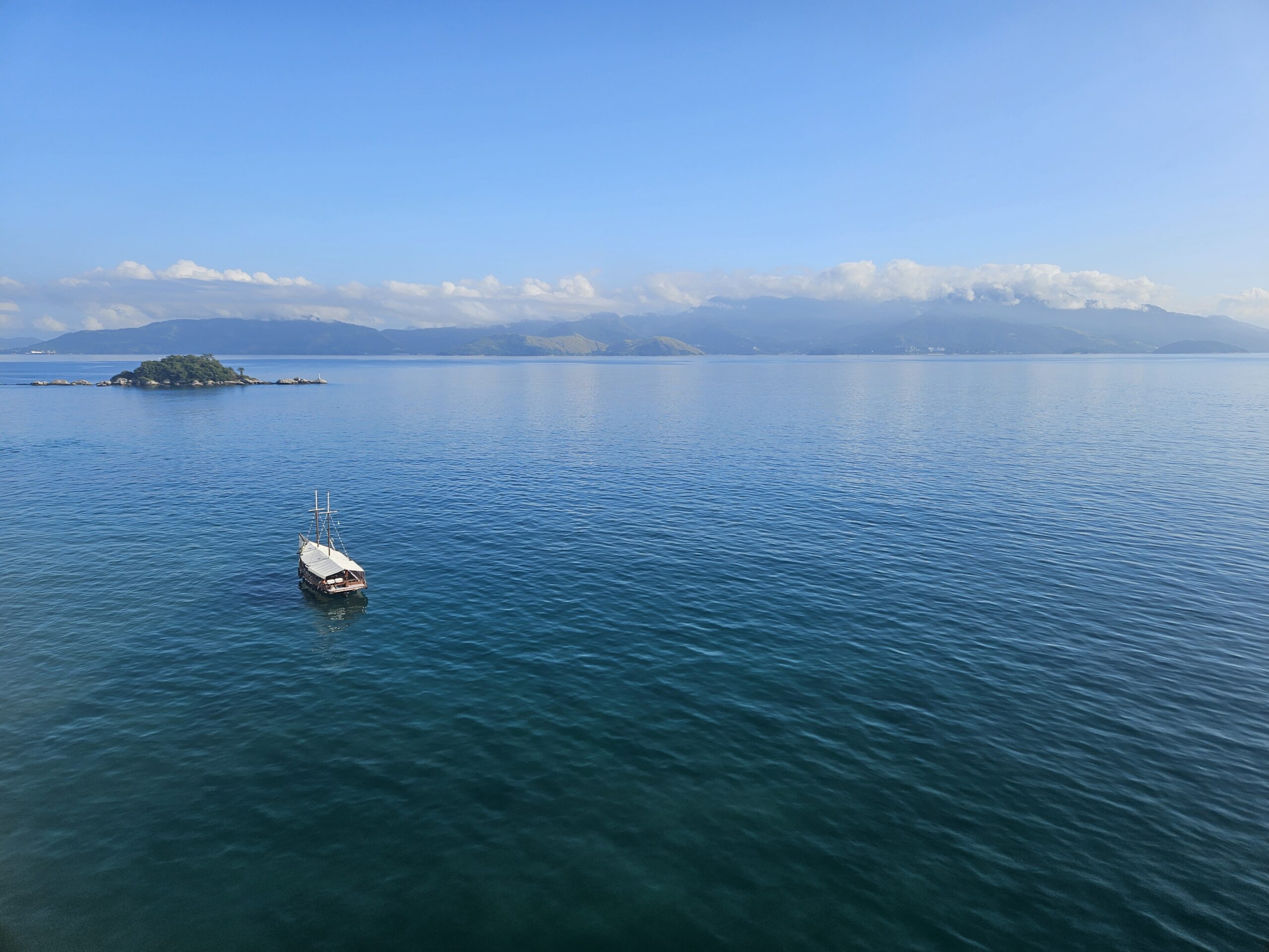 Navio ficou atracado em Angra dos Reis antes de seguir para Balneário Camboriú, em Santa Catarina