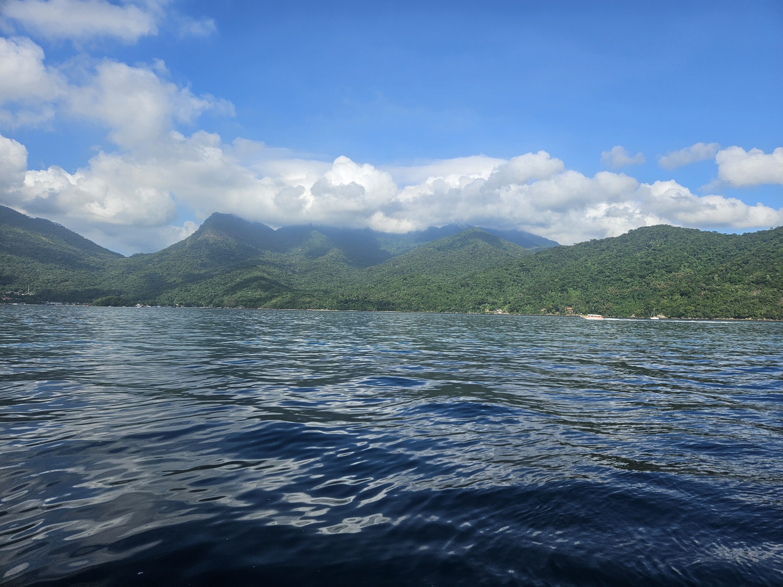 Passeio de escuna segue para Ilha Grande