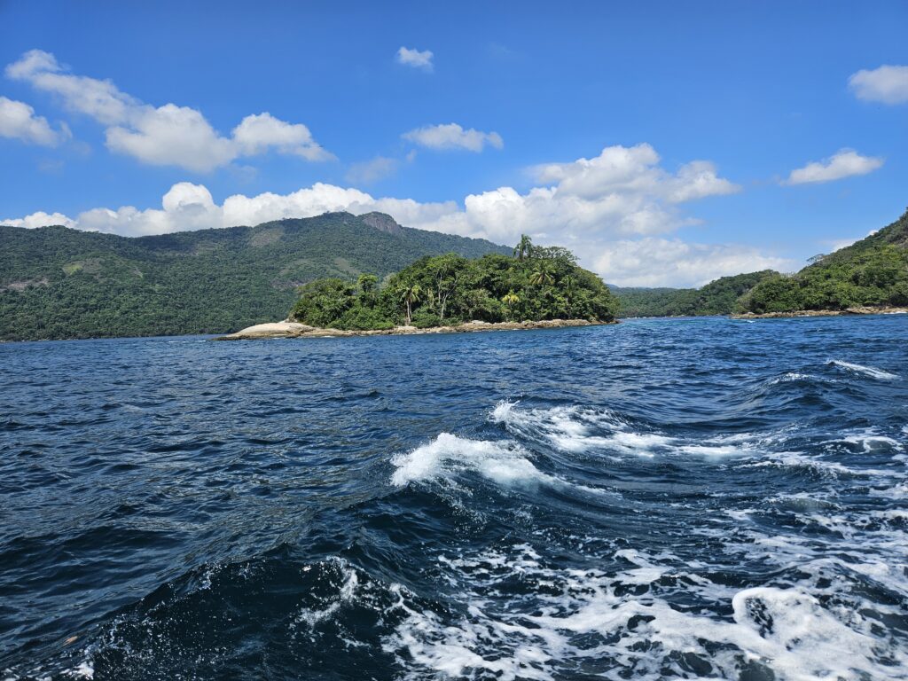 Atualmente a Ilha Grande possui cerc de 5 mil habitantes