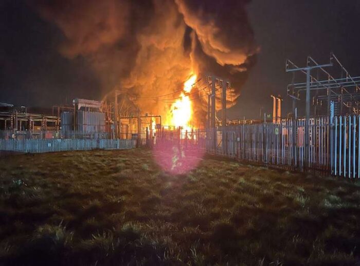 Incêndio paralisa aeroporto de Heathrow e cancela mais de 1,3 mil voos, terminal ficará fechado nesta sexta (21) 1 Londres