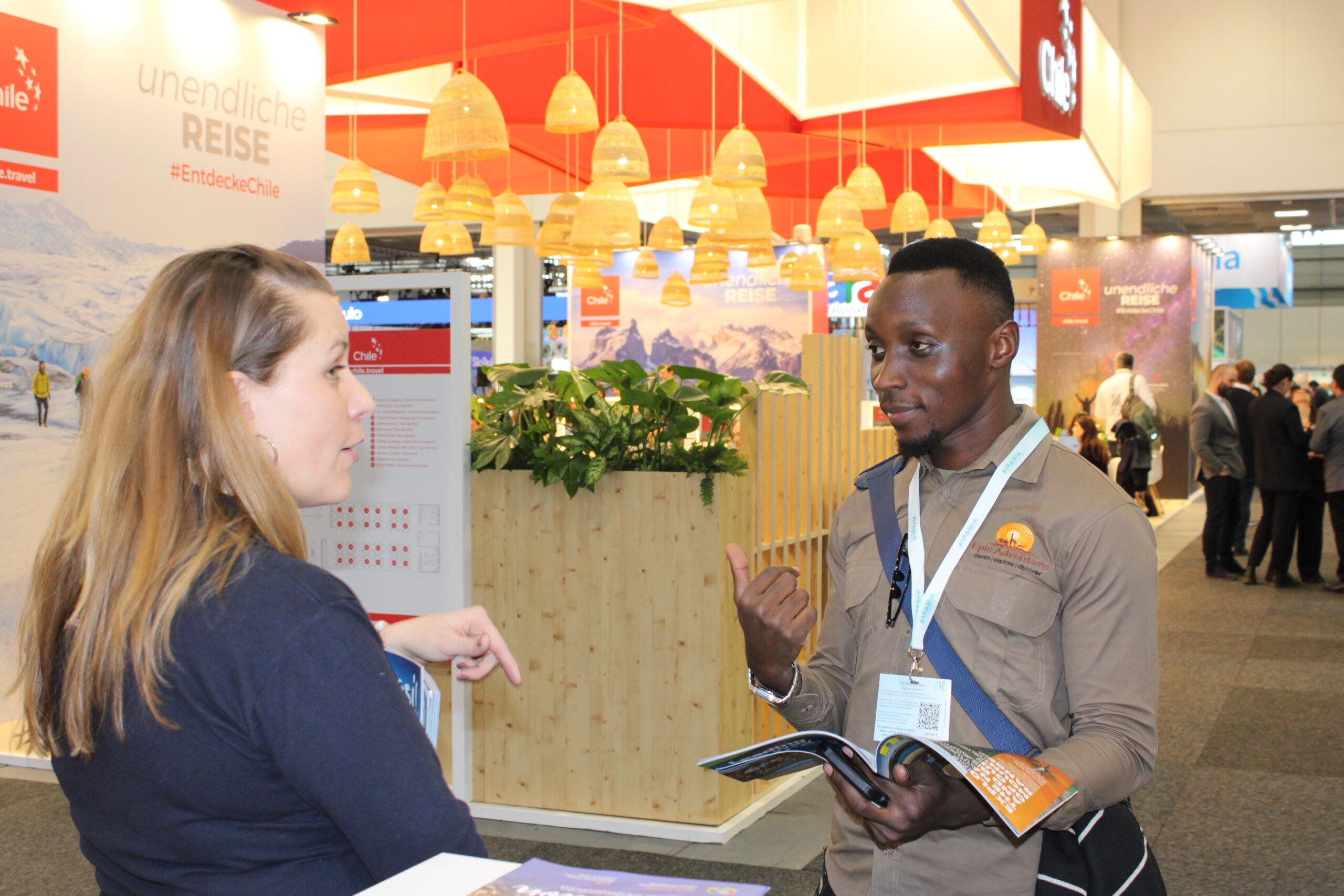 A revista do M&E circula pelos pavilhões da ITB