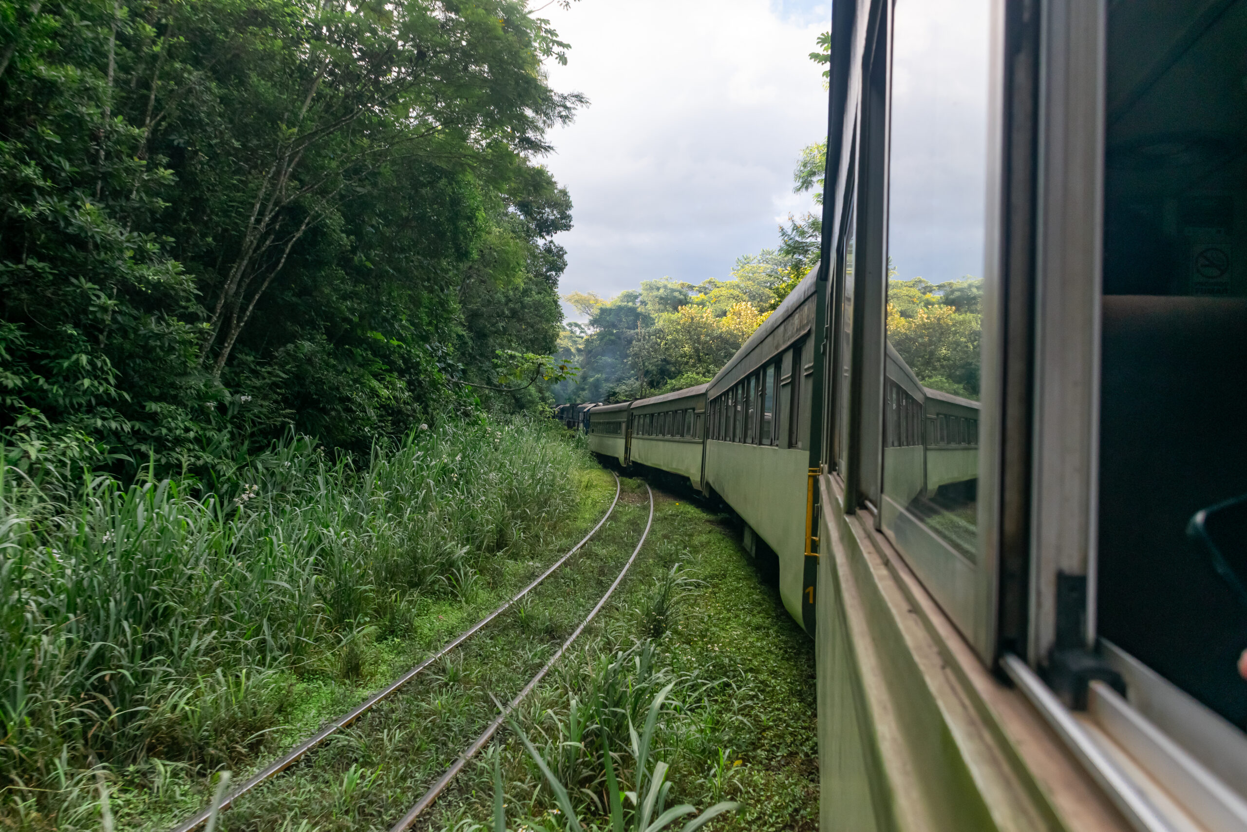 A subida de Morretes para Curitiba aconteceu de trem com a Serra Verde Express