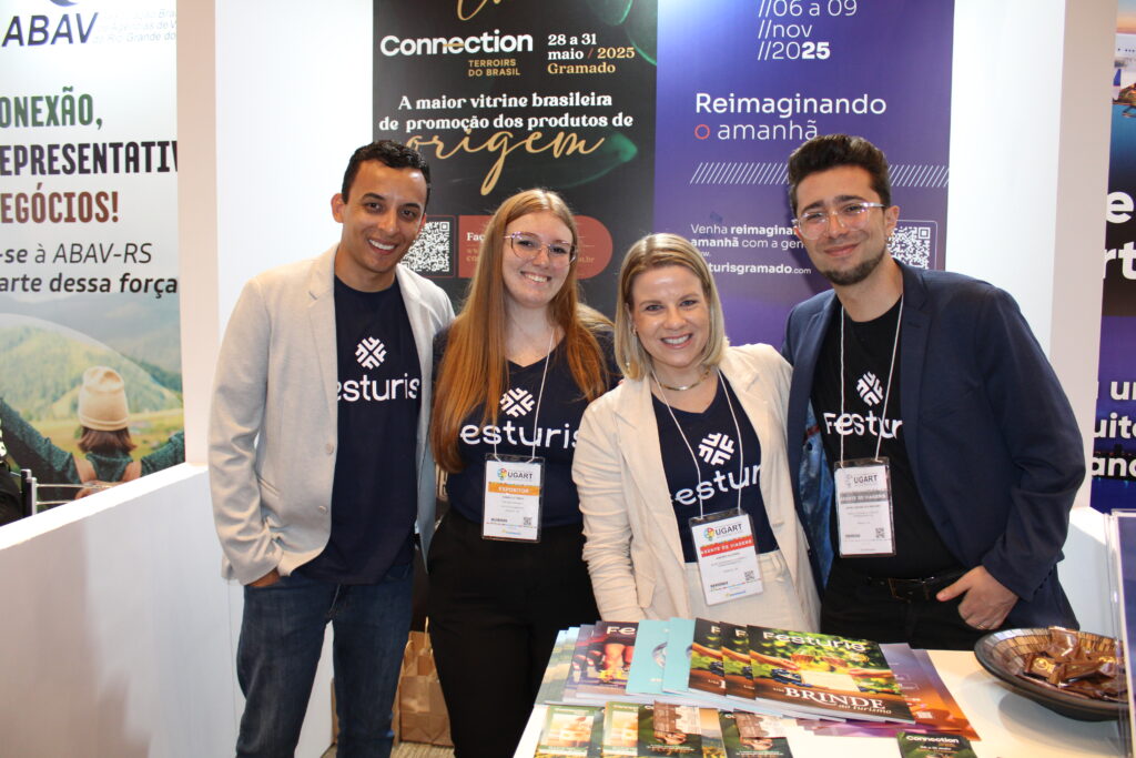 Abimael Rodrigues, Gabriela Tomazi, do Festuris Gramado, Andréa Oliveira e Jardel Dantas, da Rossi e Zorzanello