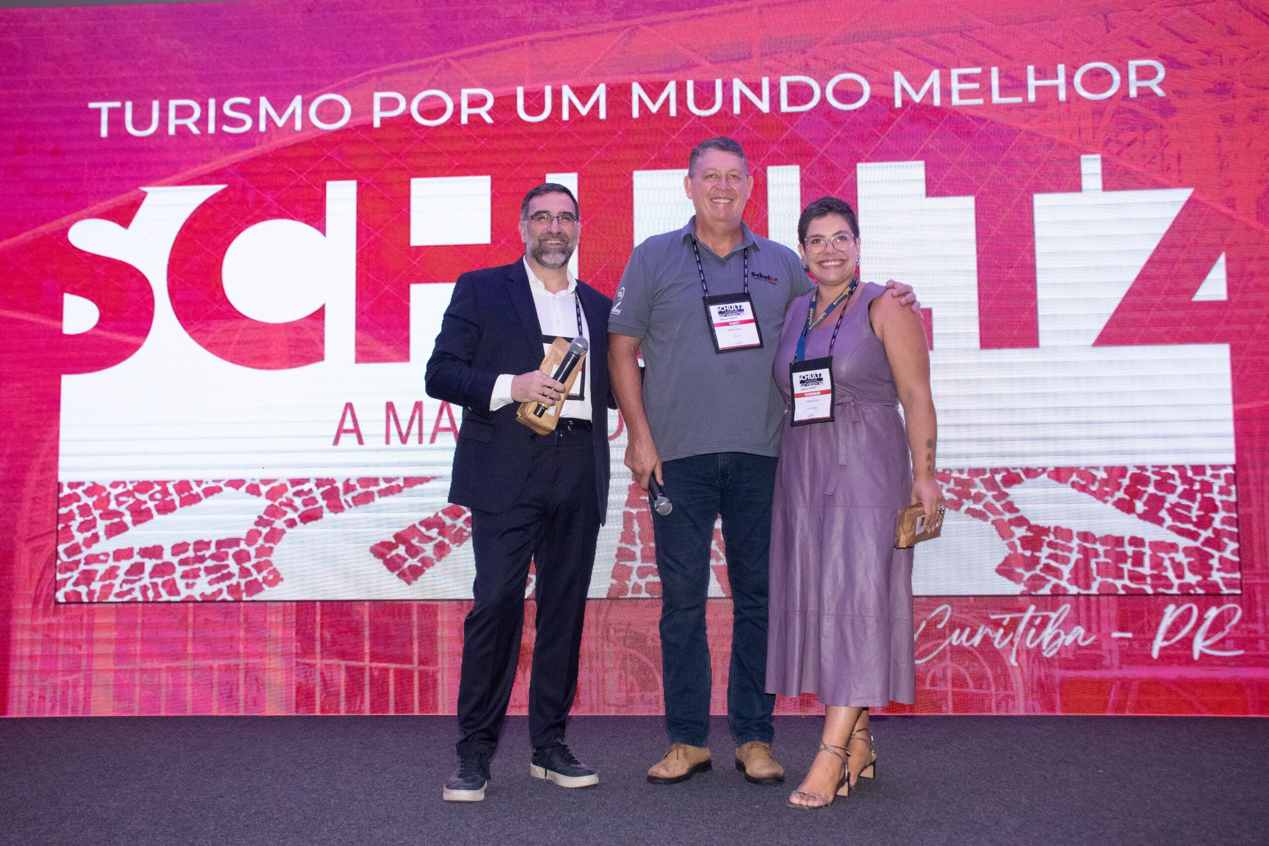 Alejandro de la Osa, e Gerusa Pastuch da Europamundo com Aroldo Schultz, da Schultz Operadora Alejandro de la Osa, e Gerusa Pastuch da Europamundo com Aroldo Schultz, da Schultz Operadora