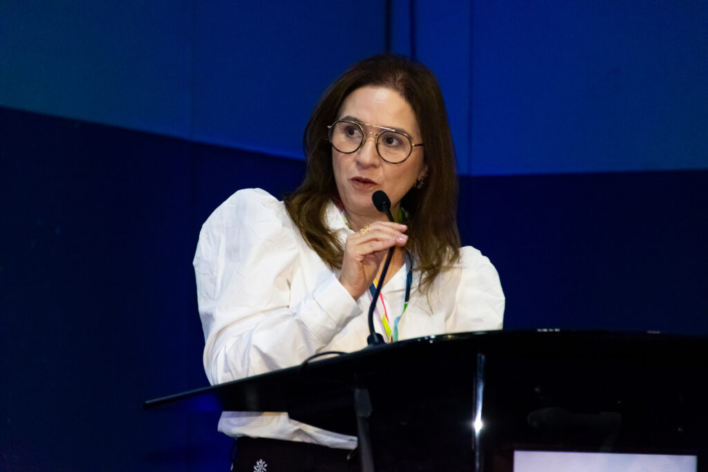 Ana Carolina Medeiros, presidente da Abav Nacional em discurso da Expo Turismo Paraná