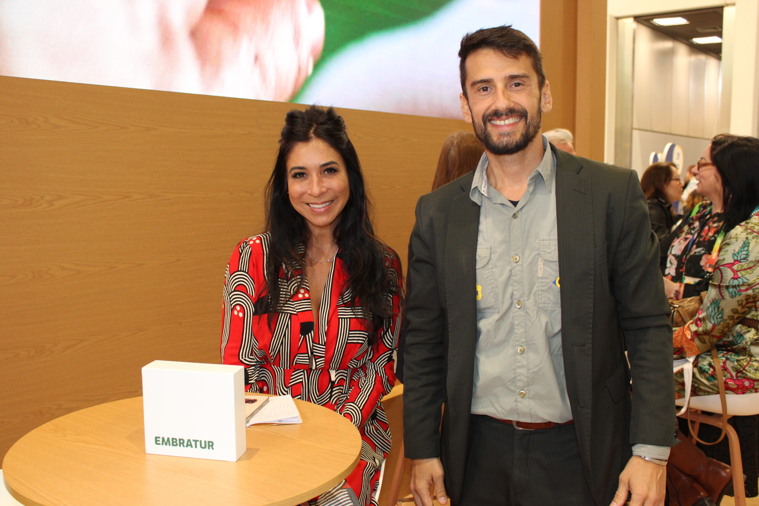 Ana Paula Jacques, da Embratur com Bruno Wendling, do Fundtur-MS