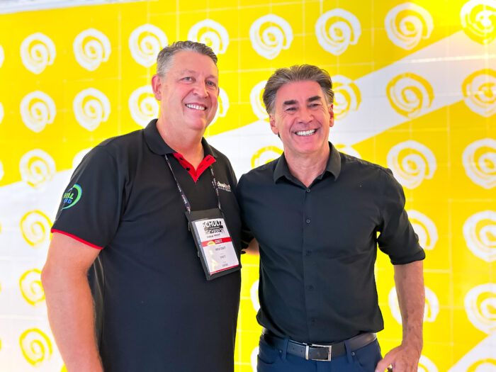 “Vamos lotar Curitiba o ano inteiro”, diz Aroldo na abertura da Convenção da Schultz 2 Aroldo Schultz, presidente da Schultz Operadora e Leonaldo Paranhos, secretário de Turismo do Paraná