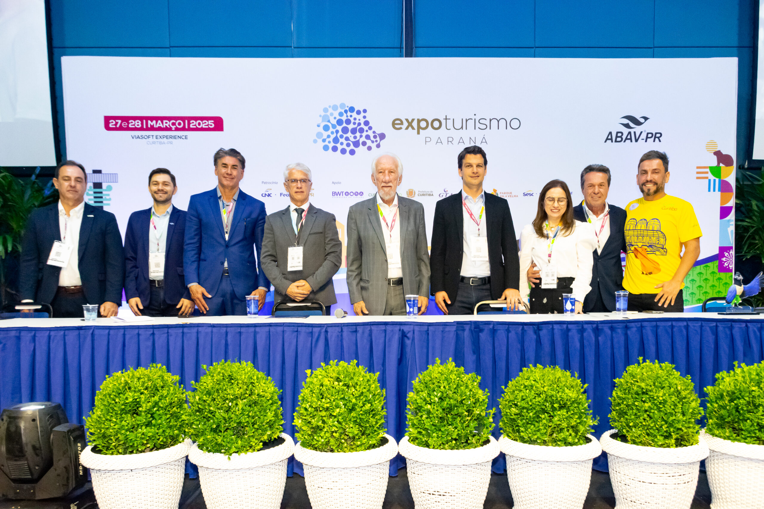 Autoridades na cerimônia de abertura da Expo Turismo Paraná
