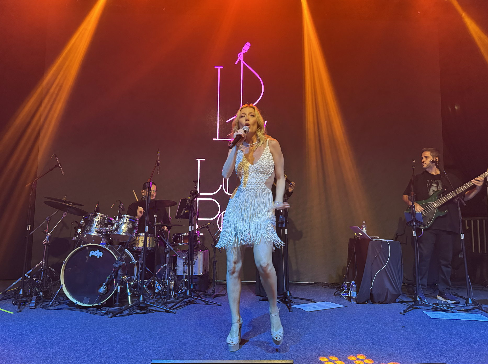 Luiza Possi faz show com repertório cheio de sucessos para o público do Cruise 360