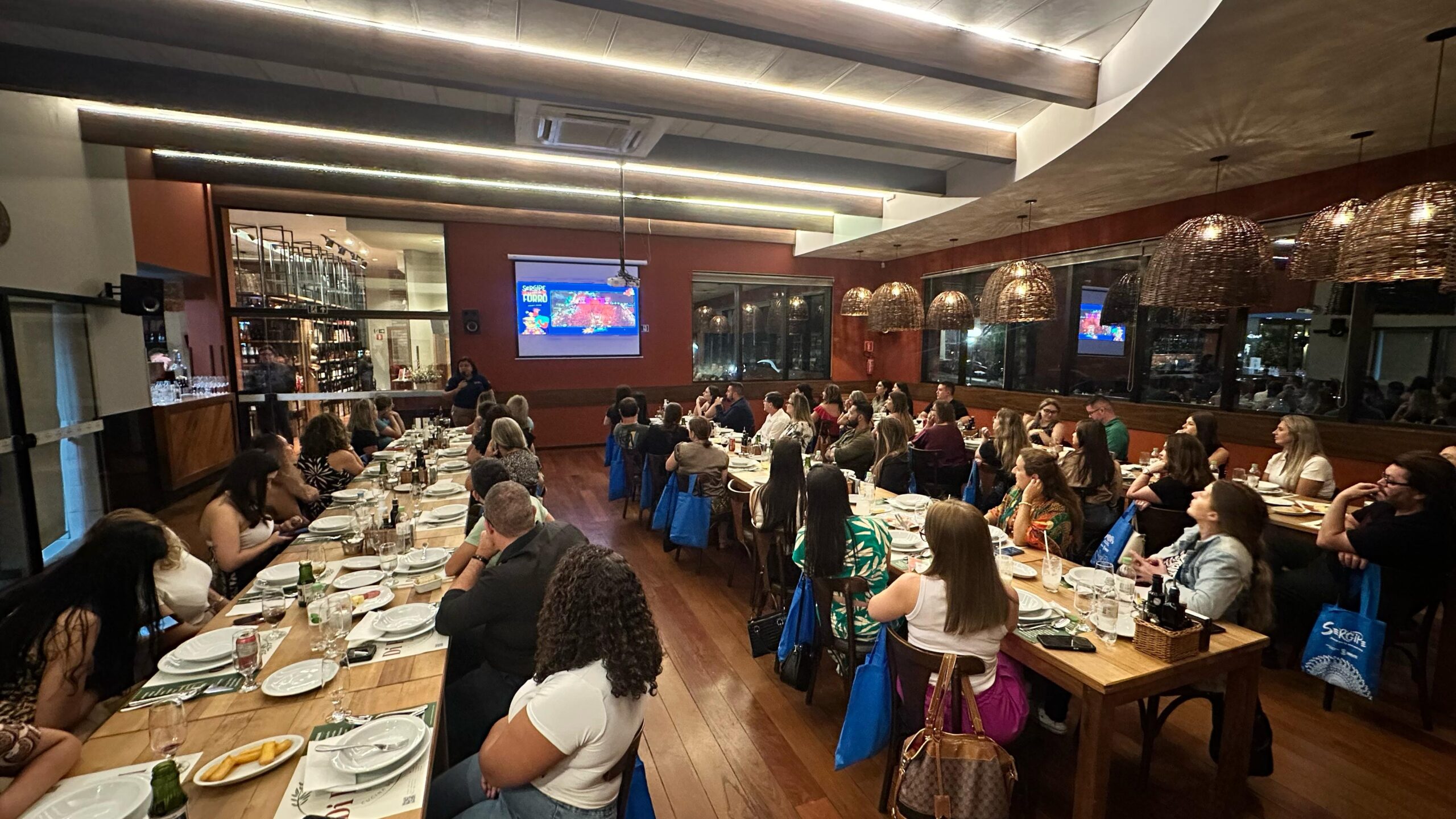 Cativando o Brasil capacita mais de 100 agentes de viagens no RS com foco em Sergipe 1 Durante os encontros, os participantes puderam conhecer de perto o suporte de marketing personalizado oferecido pela Cativa (Divulgação/Cativa)