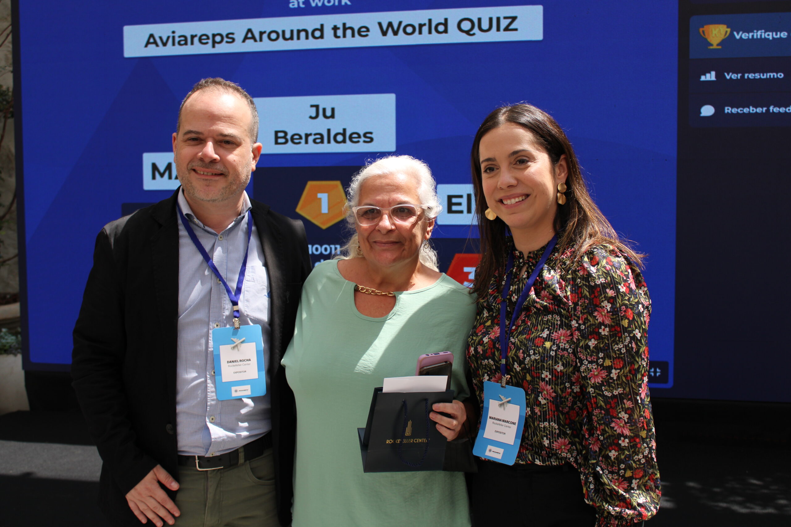 Aviareps estreia evento no Brasil e reúne líderes do turismo em São Paulo, veja fotos 1 Daniel Rocha e Mariana Marcone representantes do Rockefeller Center com a agente de viagem Luzia Rainieri da Gate Tour scaled Aviareps estreia evento no Brasil e reúne líderes do turismo em São Paulo, veja fotos