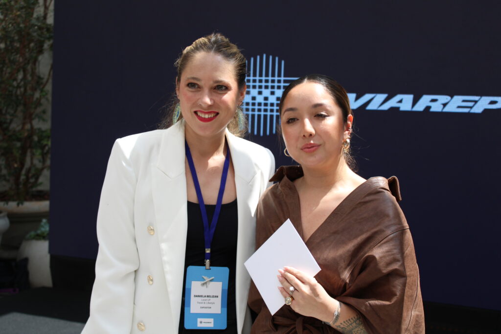 Daniela Belizan, da Travel & Lifestyle, com a agente de viagem Mariane de Freitas, da Jetlag Viagens