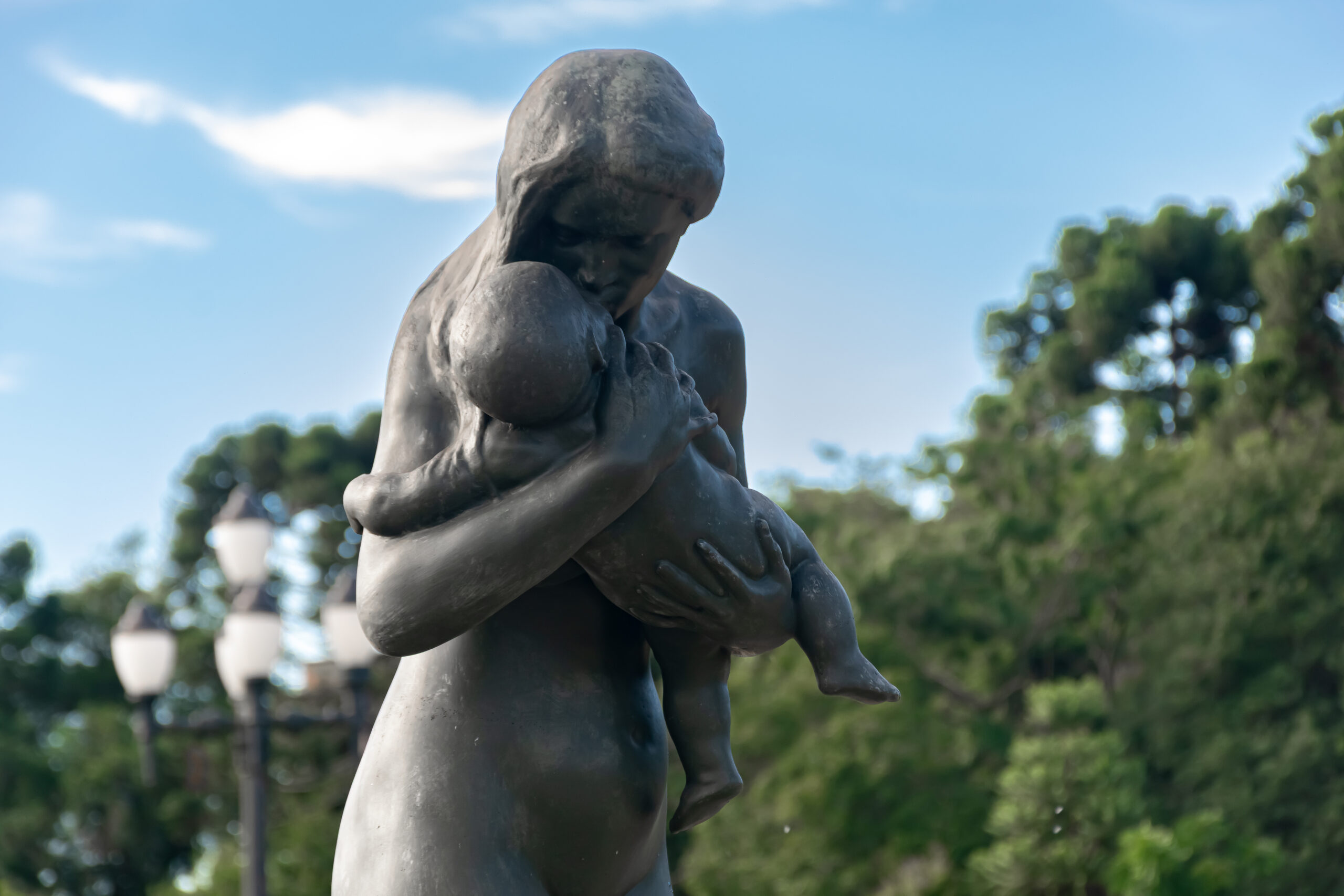 Estátua em homenagem à maternidade