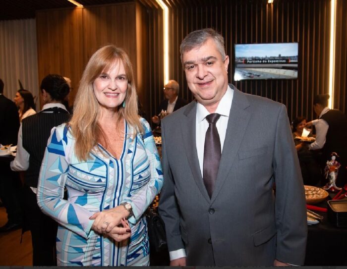 ABIH-MG realiza cerimônia de posse da nova diretoria nesta quinta-feira (27) 1 Flavia Badaro presidente da ABIH MG e Rodrigo Cancado vice presidente da ABIH MG DivulgacaoABIH MG e1742916743651 ABIH-MG realiza cerimônia de posse da nova diretoria nesta quinta-feira (27)