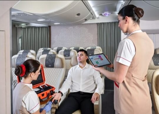 Emirates investe USD 2,4 milhões para desenvolver primeira estação de telemedicina a bordo