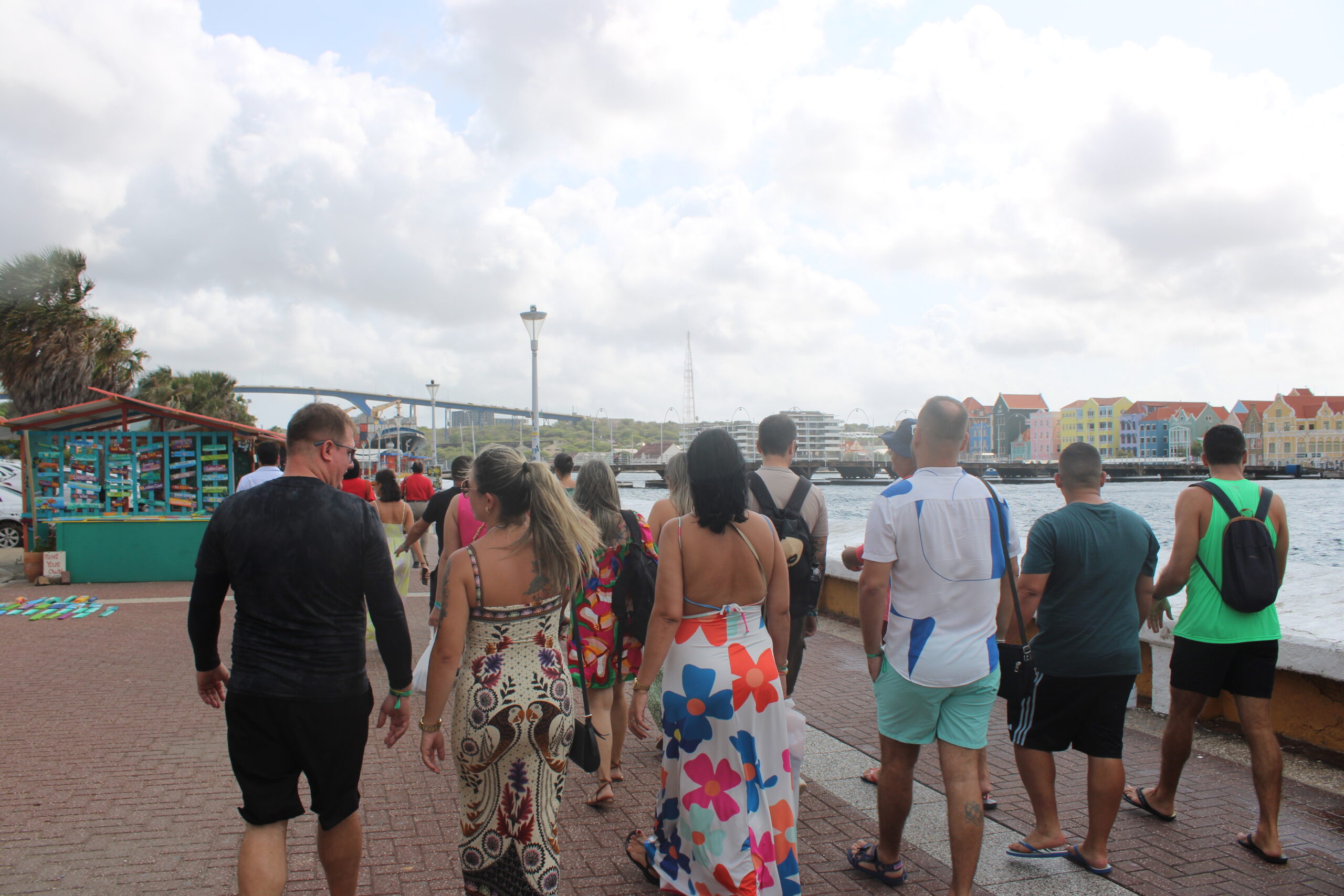 Grupo foi acompanhado pela Guia Núbia, do turismo de Curaçao