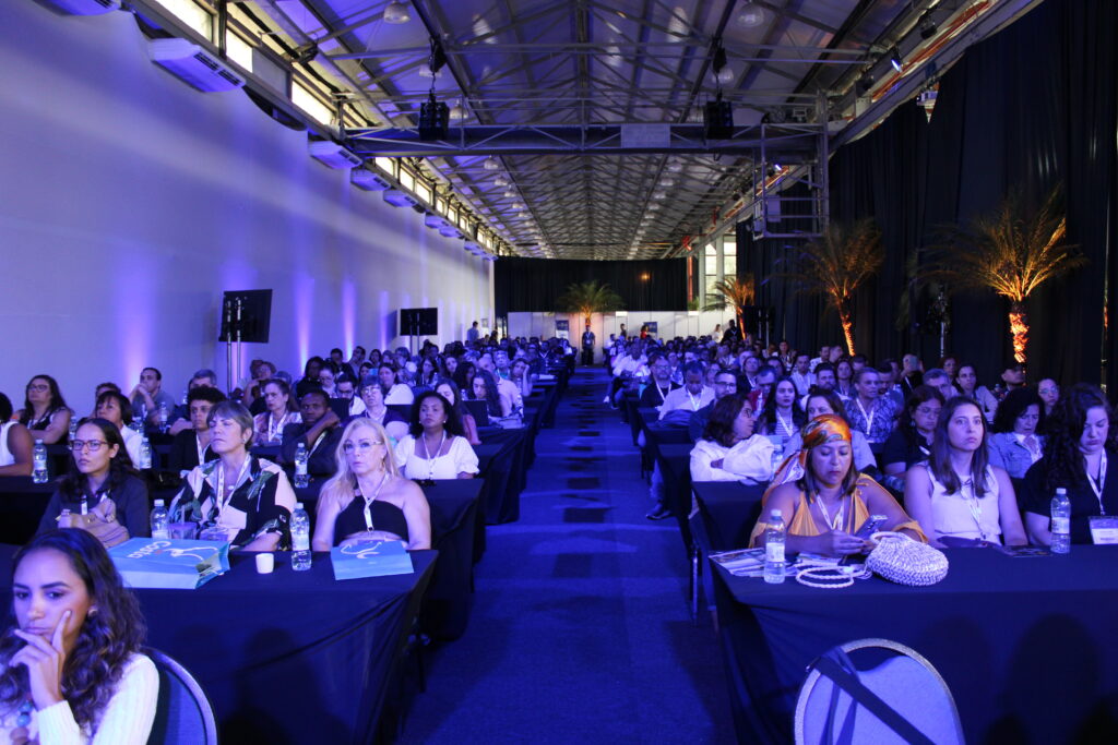 Público assiste painéis no Cruise 360 (Felipe Abílio/M&E)