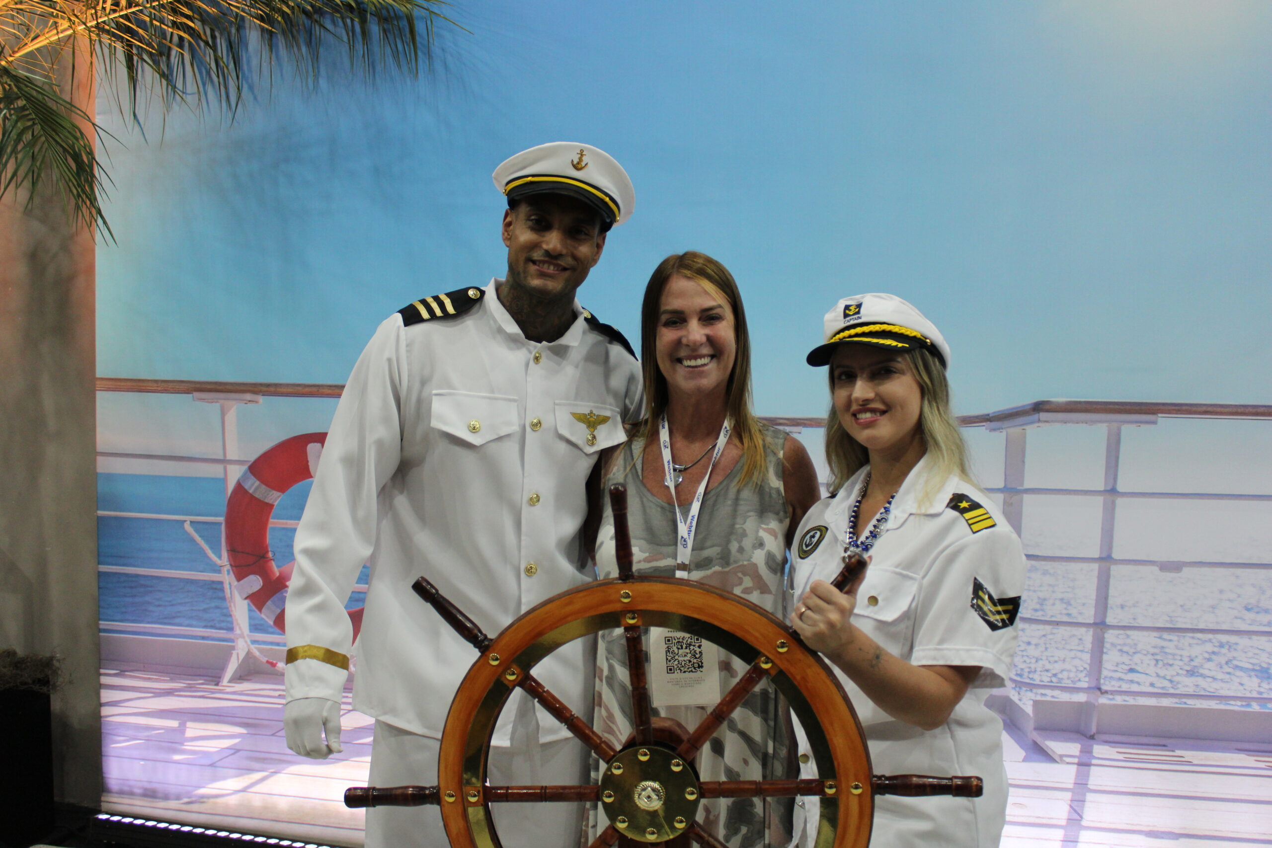 Mônica Narduzzo, da Jully Tour, com os capitães do evento