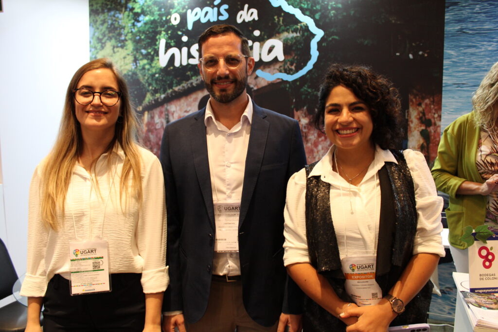 Cristian Pos, diretor nacional de turismo do Uruguai, com Mônica Tognola, Paula Alves, do turismo do Uruguai