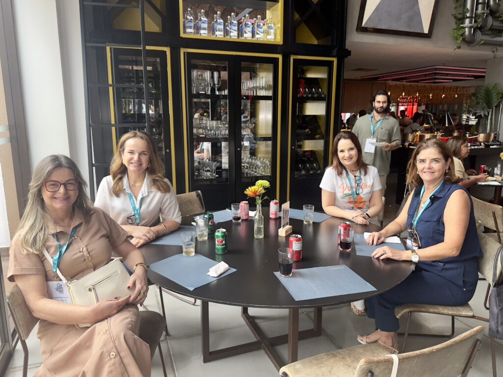 Andrea Caliman Freitas e Andressa Caliman Curto, da Caliman Viagens e Turismo, Gisele Bottrel, da Vila Vix Viagens, e Susana Wernesback, da Alianzza Tour