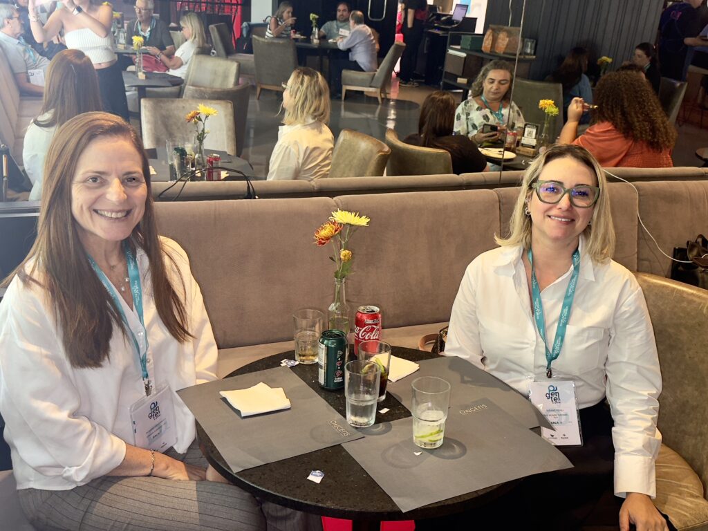 Rosana Figueiredo, da Stampa Turismo, e Tatiane Fenili, da Novo Mundo Turismo